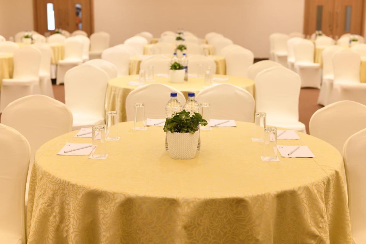 Harsha The Fern Shivamogga Hotel Bagian luar foto